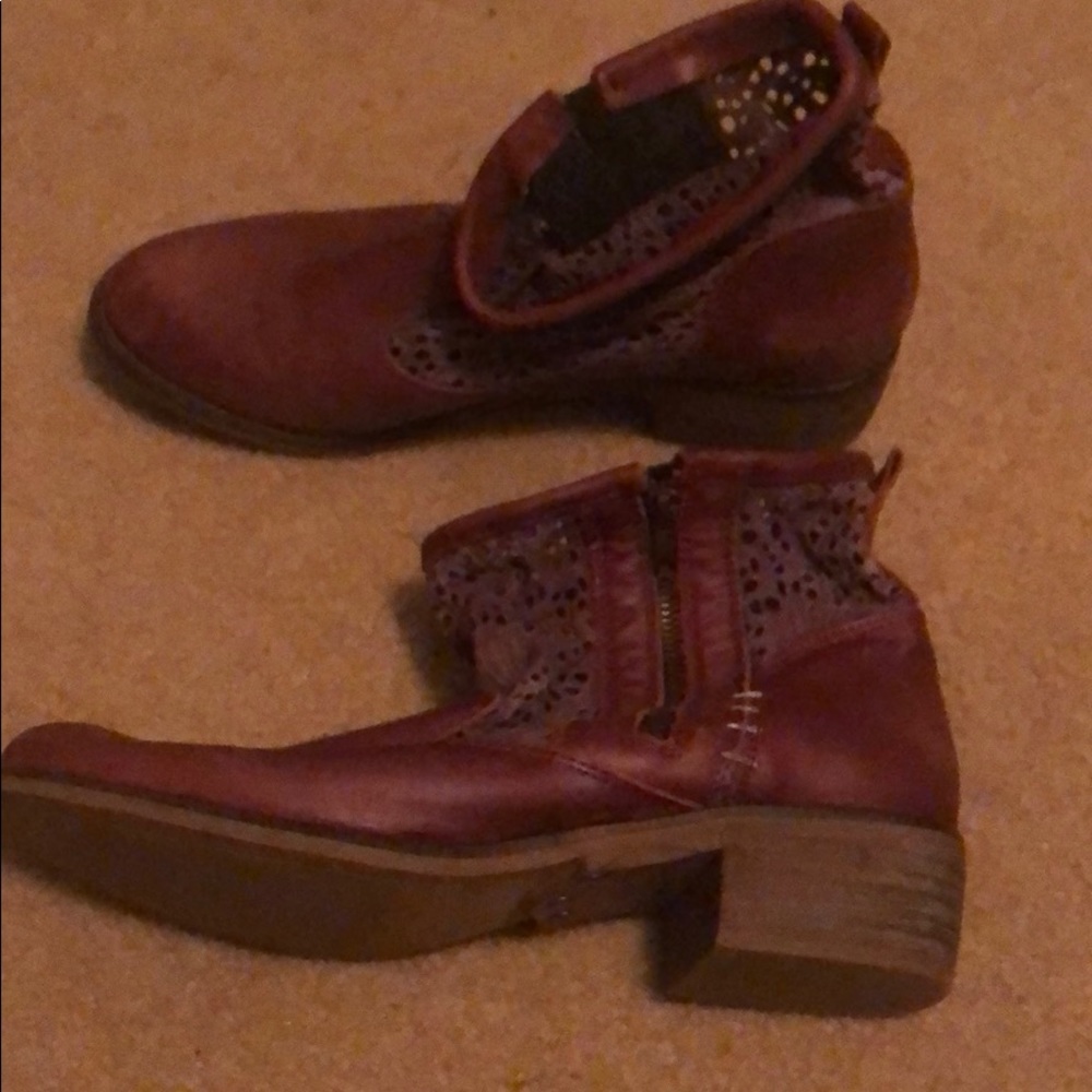 booties - Picture 2 of 3